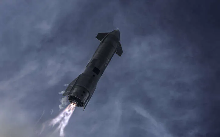 SpaceX:n Starshipin testiversio SN10 laskeutui lähes yhtenä kappaleena ennen kuin alus räjähti.