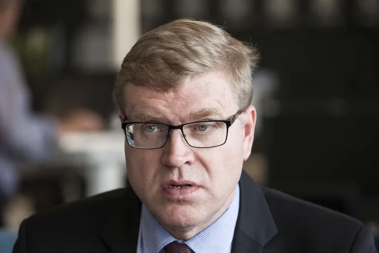 Ne eivät vain ilmesty tänne, vaan jonkun pitää ne maksaa ja jonkun pitää ne hankkia”, Autoliiton toimitusjohtaja Pasi Nieminen sanoo.