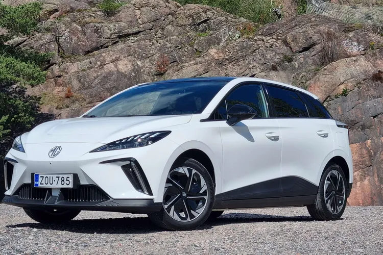 Edullinen S hk auto Entist Halvemmalla Hinta Putosi 11 000 Eurolla 