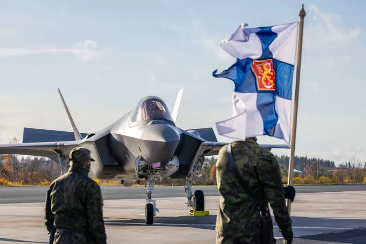 F-35-hävittäjiin voi tulla uusia 6. sukupolven hävittäjän ominaisuuksia ...