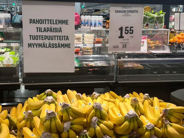 Toisen brändin banaaneja kyllä löytyi. Prisma pahoitteli tuotepuutteita.