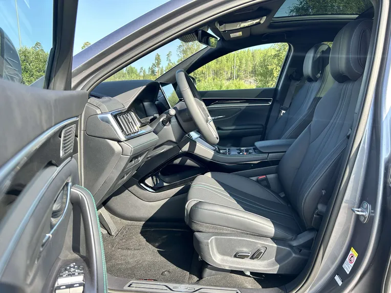BYD's strategy is to offer all equipment as standard. You can only choose the interior and exterior colors.