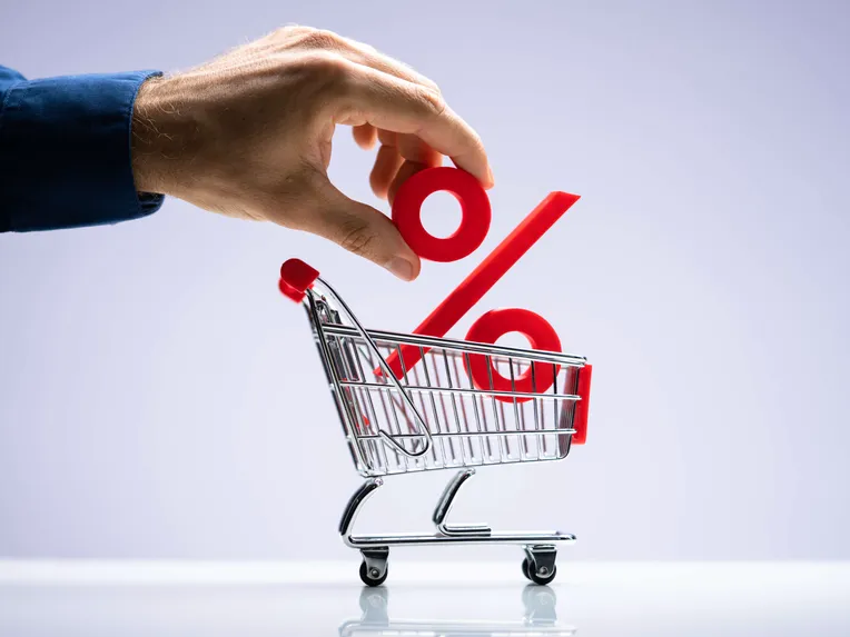 The Swedish Real Estate Agents Association previously said that the number of apartment transactions was at a historical low at the beginning of the year.