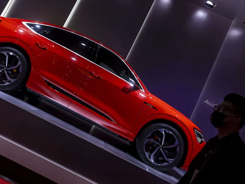 Audi passittaa polttomoottorit eläkepäiville vuoteen 2033 mennessä.