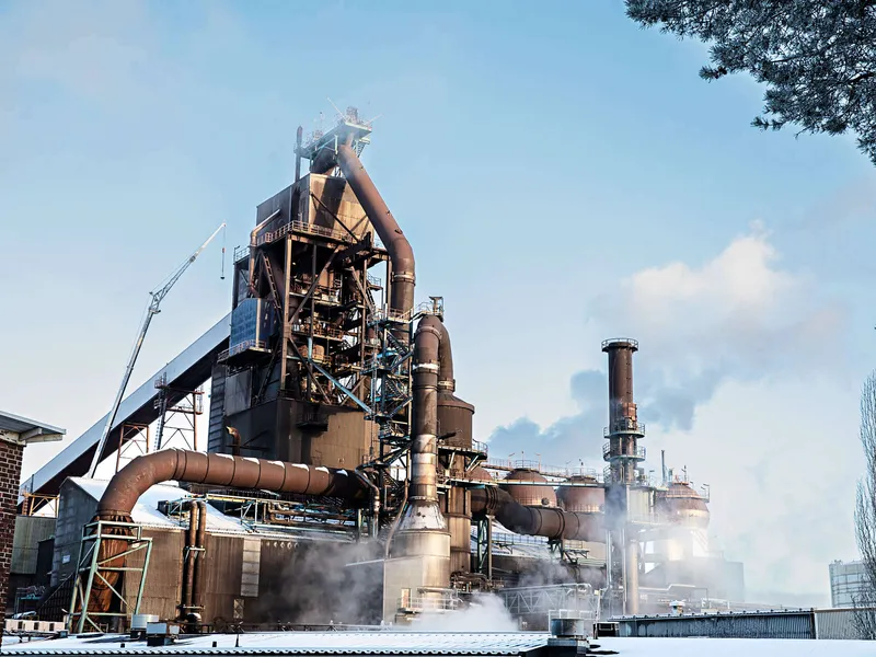 SSAB:n masuunit eli korkeat raakaraudan polttouunit aiheuttavat merkittävän osan Suomen ja Ruotsin hiilidioksidipäästöistä. Luulajassa sijaitseva masuuni on rakennettu vuosituhannen vaihteessa, ja sen elinkaari kestää jopa 2040-luvun alkuun.