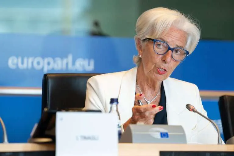 EKP:n pääjohtajalla Christine Lagardella on inflaation ohella toinenkin ongelma: tyytymättömät työntekijät.