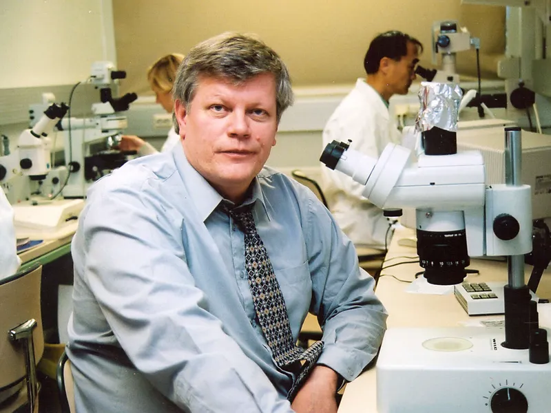 Hän sai solu- ja molekyylibiologian ansioistaan yhden pohjoismaiden suurimmista lääketiedepalkinnoista 2007, jolloin kuva on otettu.