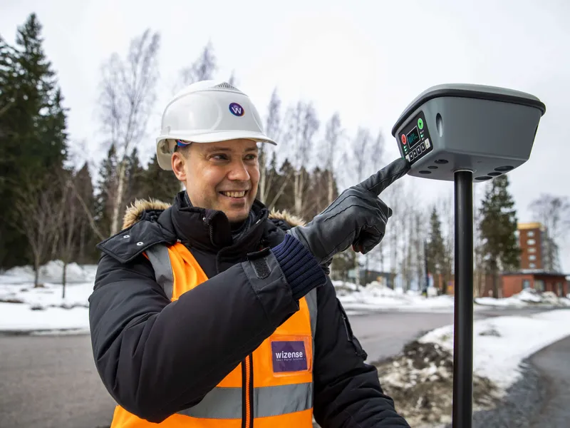 Jussi Heiskasen johtaman Wizensen kehittämä paikkatietodataa toimittava laite ratkaisee infrarakentamisen sääntelyn ongelmia.