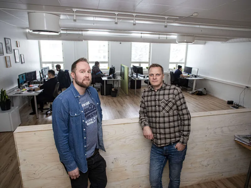 Toimitusjohtaja Olli Lahtinen (vasemmalla) ja talousjohtaja Teemu Määttä ovat saaneet Kitka Gamesin kovaan kasvuun. Tänä vuonna Stumble Guys -mobiilipeli moninkertaistaa yhtiön liikevaihdon.