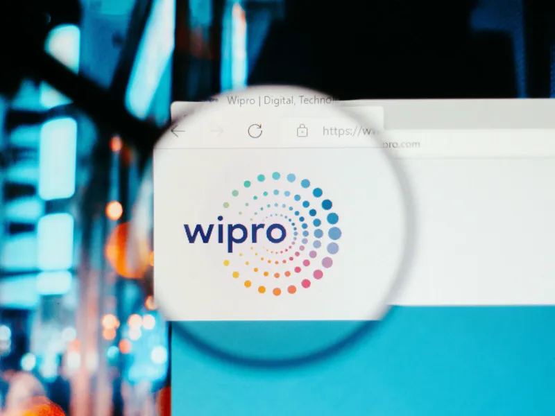 Wipro erotti työntekijöitä, joiden huomattiin tekevän töitä kilpailijoille.