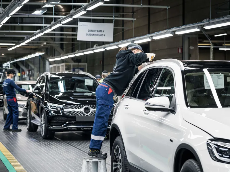 Valmet-Automotiven autotehtaan yli 3 500 työntekijästä noin 3 000 työskentelee tehtävissä, joissa etätyön tekeminen ei ole mahdollista.