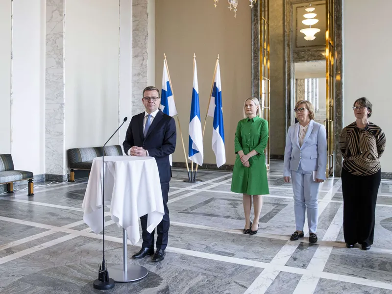 Porvaripuolueilla on yhteinen tavoite lisätä paikallista sopimista. Kokoomuksen puheenjohtaja Petteri Orpo aloittaa hallitusneuvottelut PS:n, KD:n ja RKP:n kanssa.