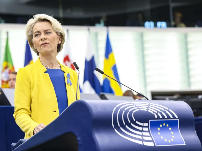 Euroopan komission puheenjohtaja Ursula von der Leyen piti linjapuheensa pukeutuneena Ukrainan väreihin.
