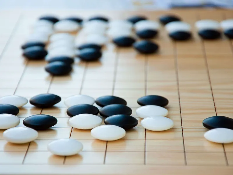 Itä-Aasiassa suosittu Go on paitsi haastava, myös tiettävästi vanhin yhtäjaksoisesti pelattu lautapeli. Sitä on pelattu yli 2500 vuoden ajan.