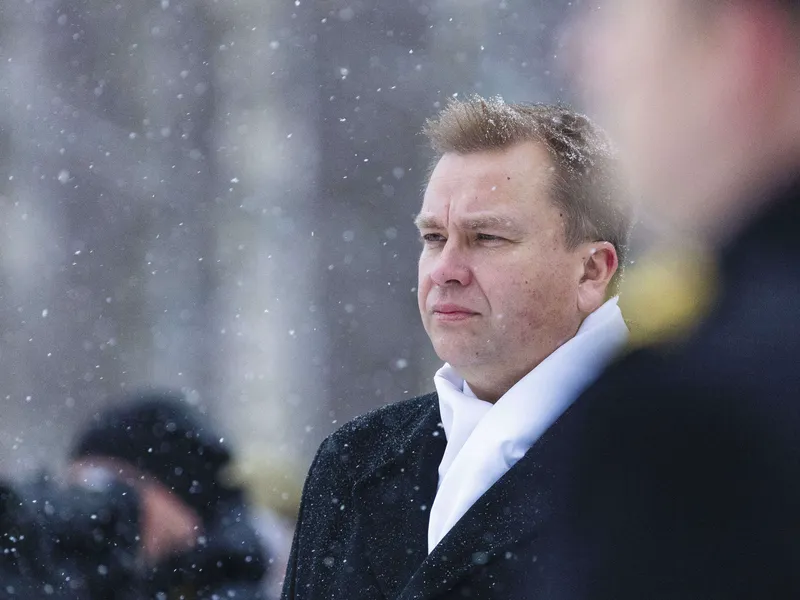 Antti Kaikkonen allekirjoitti puolustusministerinä harvinaiset epäämispäätökset kahdessa venäläisten kiinteistökaupassa.