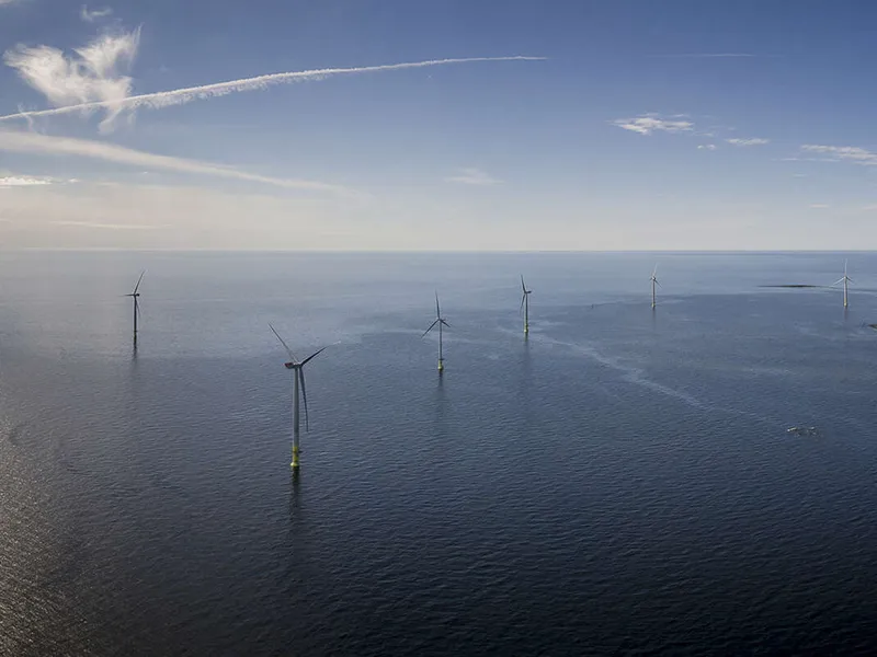 Tuulivoimaa rakennetaan kiivaasti maa-alueille, mutta 2020-luvun loppupuolella rakentaminen yleistyy myös Suomen merialueilla.