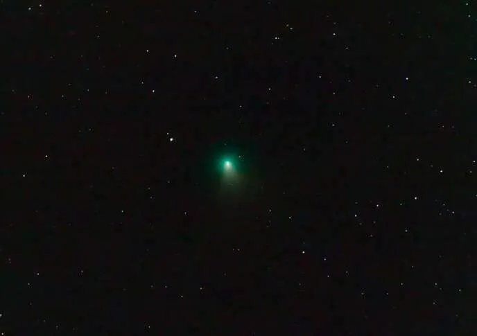 Komeetta C/2022 E3 (ZTF) on himmeä, mutta silti kirkkain komeetta kolmeen vuoteen Maasta katsottuna.