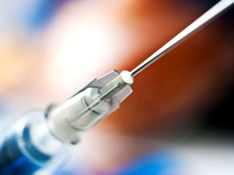 Lääkärit Ilman rajoja kehottaa valtioita kiireellisesti vaatimaan lääkeyrityksiltä avoimuutta kaikista covid-19-rokotteiden lisenssisopimuksista.