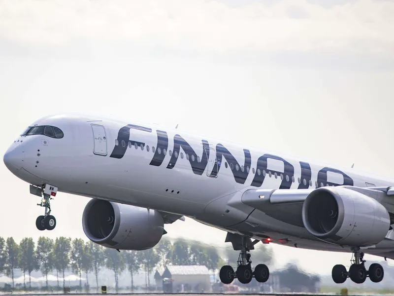 Koronapandemian myötä Finnairin lentäjien määrä laski yli tuhannesta yli sadan lentäjän verran.