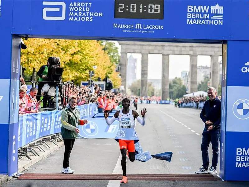 01.09. Kenialainen Eliud Kipchoge juoksi maratonin maailmanennätyksen Berliinissä 25. syyskuuta 2022.