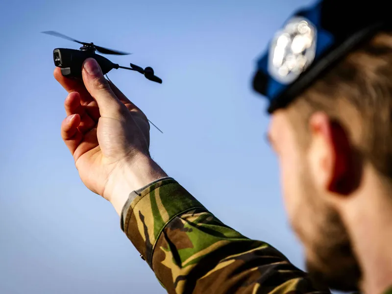 Norjassa kehitetty mikrokokoinen drone pitää liikkuessaan vain muutaman metrin päähän kuuluvaa hurinaa.
