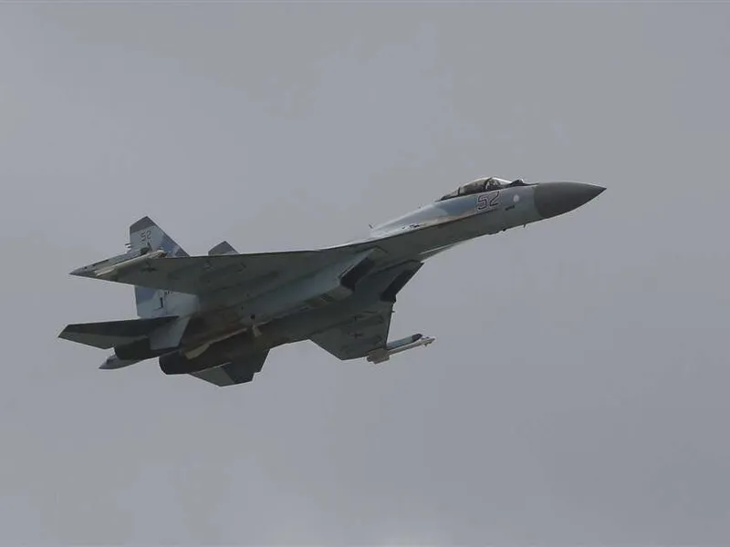 Venäjän ilmavoimien Su-35-hävittäjä MAKS-2019 lentonäytöksessä elokuussa 2019.