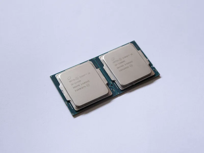 Intel on perustellut ajuripäivitysten jatkamista Venäjällä takuuehdoilla. Kuvassa Intelin suorittimet Core i5-11400 ja Core i9-11900K.