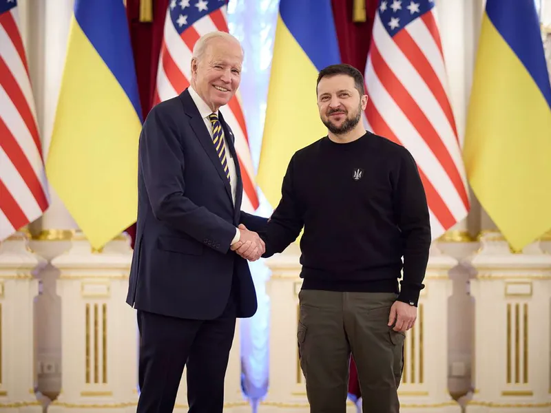 Bidenin Ukrainan-matkasta ei tiedotettu etukäteen. Hän lupasi tukea presidentti Zelenskyin Ukrainalle.