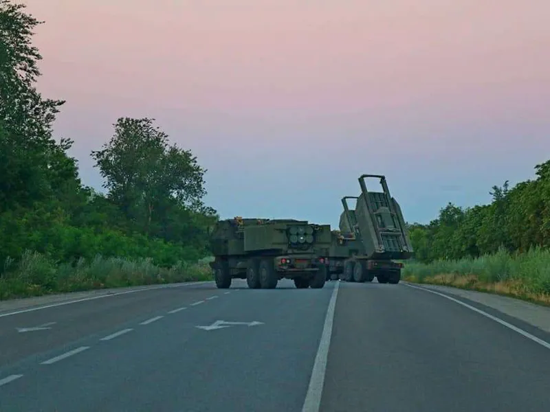 Yhdysvaltain lahjoittamia Himars-raketinheittimiä Zaporižžjan kaupungin lähettyvillä itäisessä Ukrainassa.