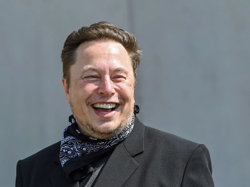 Oxfamin mukaan Elon Muskin todellinen veroprosentti oli vuosina 2014-2018 vain 3,27 prosenttia. Elon Muskin on uutisoitu menettäneen maailman rikkaimman miehen tittelin lähinnä Teslan arvonlaskun vuoksi.