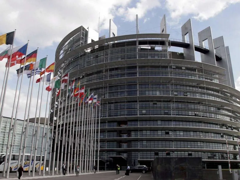 Euroopan parlamentin mielestä EU tarvitsee kahden biljoonan euron suuruisen elvytysrahaston, joka rahoitettaisiin laskemalla liikkeelle elvytysjoukkovelkakirjoja.