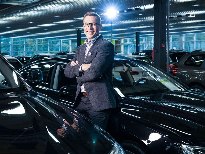 Käyteettyjen autojen ketjun Kamuxin toimitusjohtaja Juha Kalliokoski perusti sijoitusyhtiön Inderesiltä lähteneen analyytikon Petri Kajaanin kanssa. Twin Engine -yhtiö sijoittaa kuluttajatuotepainotteisesti.
