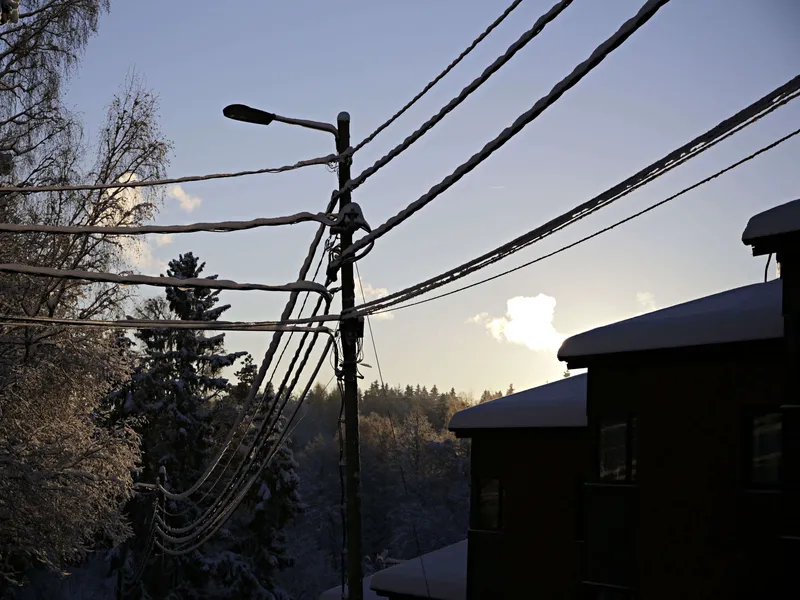 Hallitus auttaa suomalaisten talvikuukausien sähkölaskuissa erilaisilla tuilla.