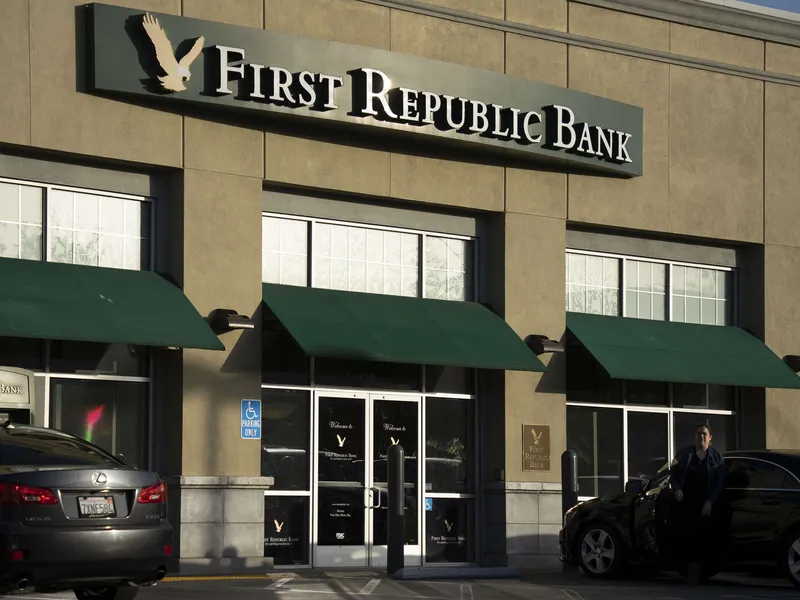 First Republic on tuorein pankki, joka ajautui kriisiin ja kaatui JPMorganin harteille. First Republicia ja aiempia kriisipankkeja yhdisti se, että KPMG on hoitanut pankkien tilintarkastukset.