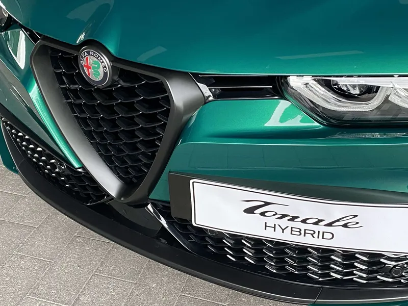 Maahantuojaa vaihtoi esimerkiksi Alfa Romeo, jonka Tonale-mallin ladattava hybridi tulee tänä kesänä Suomeen.