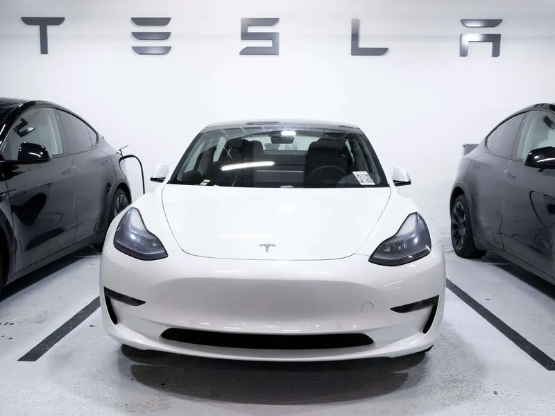 Tesla Model 3 Long Range taittoi yhdellä latauksella yli 650 kilometriä.