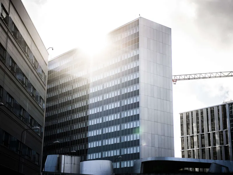 Apotin suurimmat omistajat ovat yliopistosairaala HUS, Helsinki ja Vantaa. Meilahden tornisairaala on osa HUS Helsingin yliopistollista sairaalaa.