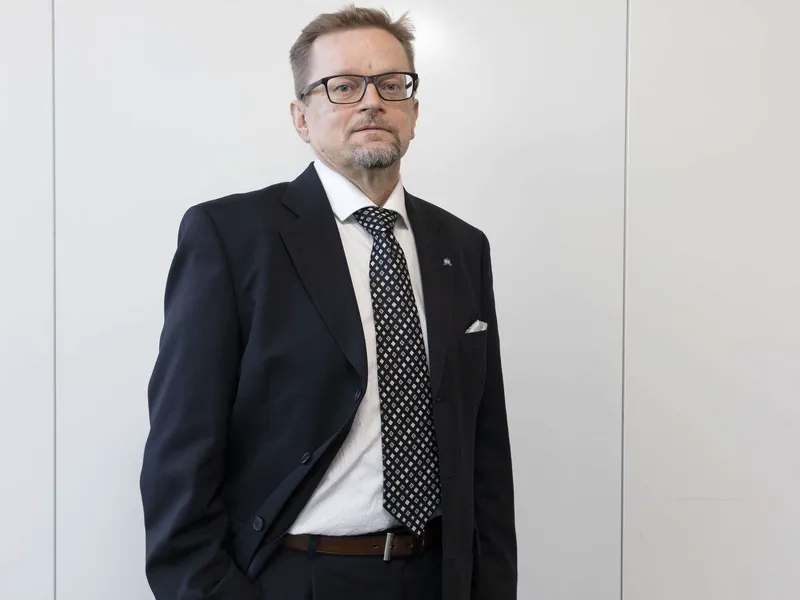Suomen osakesäästäjien puheenjohtaja Timo Rothovius toteaa, että ylimääräiseen yhtiökokoukseen liittyvä kokonaisuus näyttää ulkopuoliselle epäilyttävältä.