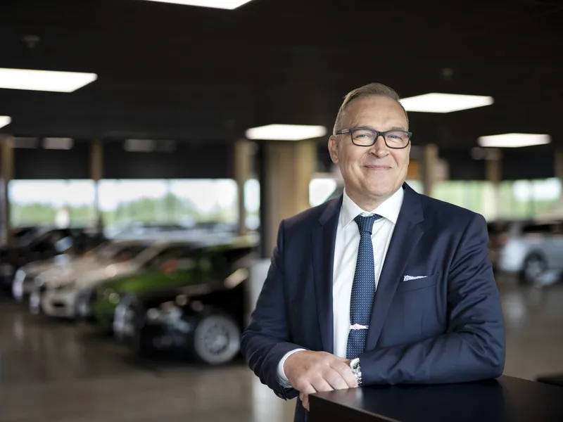 Käytettyjä autoja myyvä Saka onnistui kasvamaan viime vuonna, vaikka markkina putosi. Toimitusjohtaja Eero Poukkula uskoo kasvuun myös tänä vuonna.