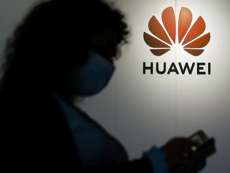 Yhdysvaltojen asettamat pakotteet ovat ajaneet Huawein ahtaalle. Se on muun muassa joutunut luopumaan osasta älypuhelinliiketoiminnoistaan.