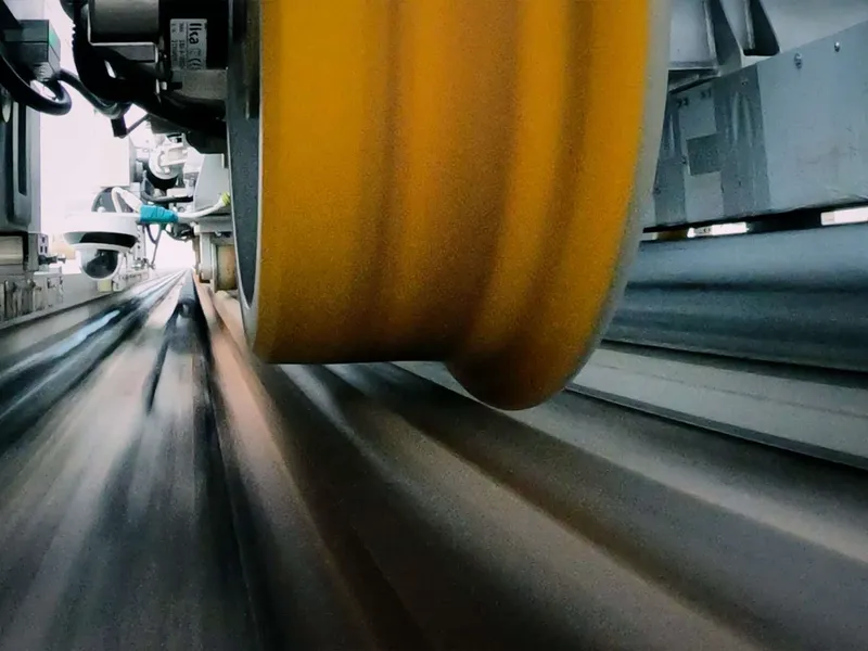 Testin aikana Nevomon juna leijui 20 millimetrin korkeudella raiteesta.