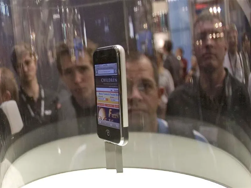 Applen ensimmäinen iPhone-älypuhelin tuli myyntiin Yhdysvalloissa vuonna 2007.