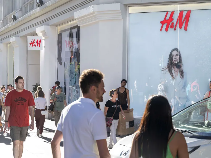 Halpakauppa H&M kuuluu korkean inflaation ajan voittajiin, mutta käytettyjen vaatteiden kaupan saaminen kannattavaksi on vaikea yhtälö jättiläisellekin.