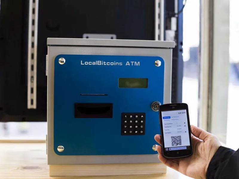 LocalBitcoins aloitti toimintansa vuonna 2012. Kuvassa Helsingissä vuonna 2014 yrityksen bitcoin-automaatti, jolla bitcoineja pystyi ostamaan myös käteisellä.
