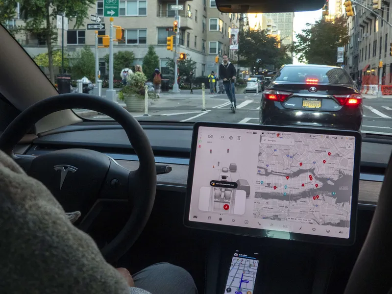 Teslan Full Self-Driving -järjestelmä antaa valita, kuinka härskisti liikenteessä mennään.