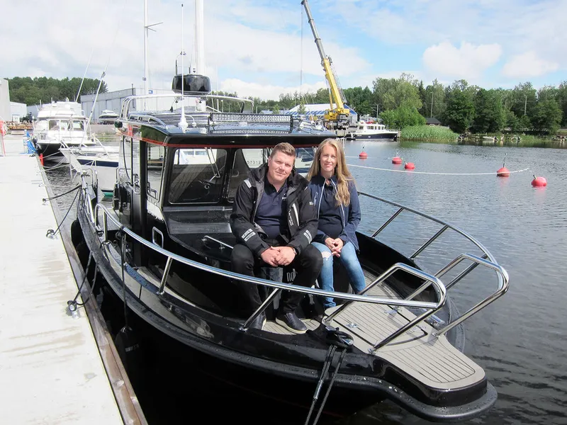 Michael ja Ann-Sofie Nylundin perheyritys myy käytettyjä ja uusia veneitä. Laituripaikat löytyvät Raaseporin Pohjankurusta.