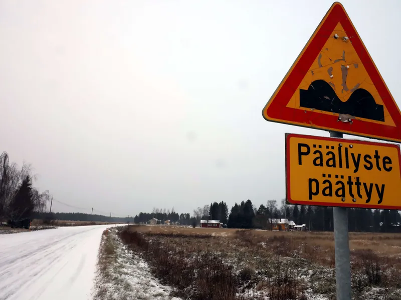 Tämä tie Siikajoella valittiin Suomen huonokuntoisimmaksi.