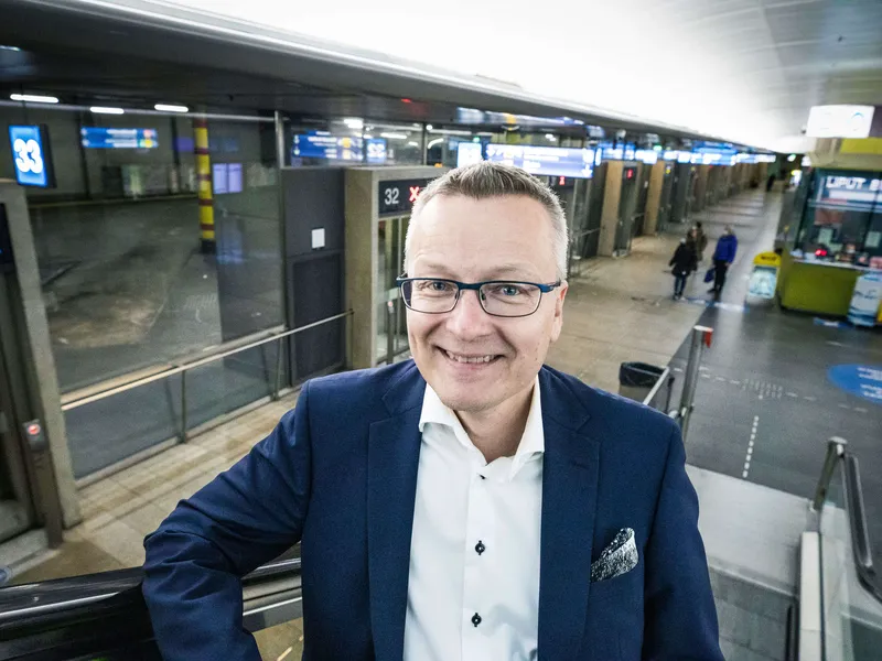 Matkahuollon toimitusjohtajana toiminut Janne Jakola valittiin Vuoden digijohtajaksi 2021.