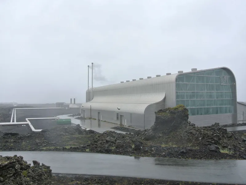 Reykjanesin geoterminen voimala sijaitsee Islannin pääkaupunki Reykjavikin lounaispuolella.