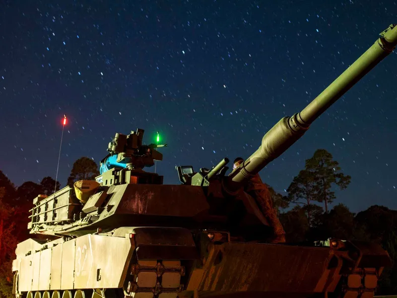 Yhdysvaltain uskotaan olevan toimittamassa Abrams-taistelupanssarivaunukalustoaan Ukrainalle. Tämä yksilö – tarkasti ottaen versio M1A2 SEPv3 – kuvattiin Fort Stewartin tukikohdassa Georgian osavaltiossa syyskuussa 2022.